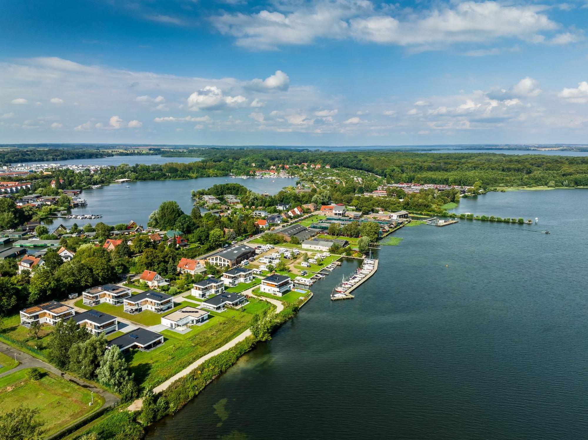 Hangar 19 Luxusbungalow Am See H8 Schwerin  Exterior photo